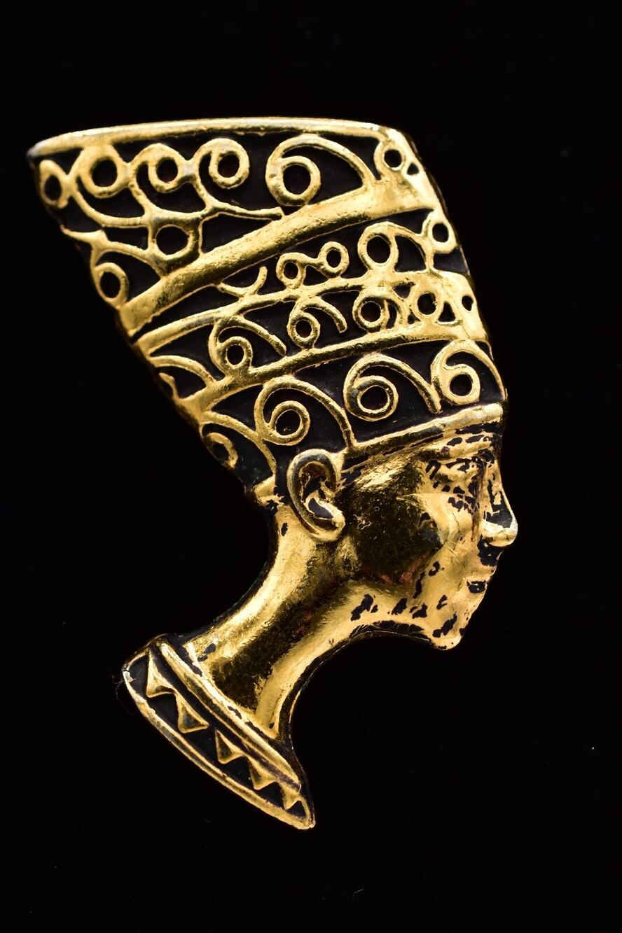Vintage Nefertiti Pin Brooch Black Enamel Chunky Antiqued Gold Heavy 1970s BinAP